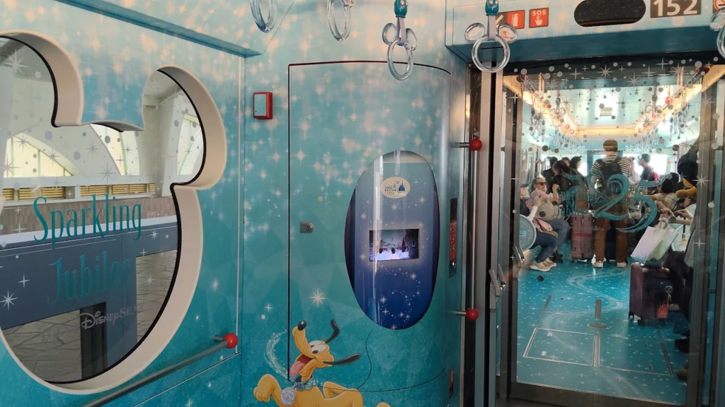 東京ディズニーシー25周年「スパークリング・ジュビリー」ライナーの車内