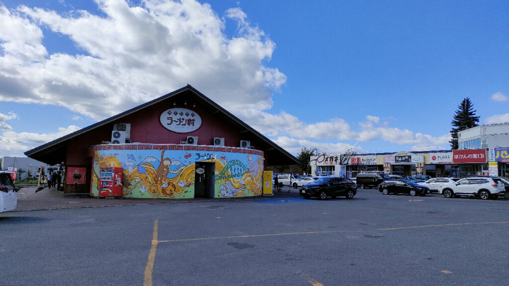 屋外型のショッピングパーク「パワーズ」の一角にある旭川ラーメン村