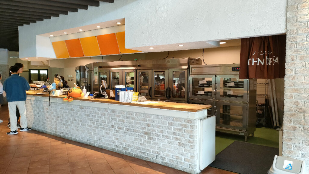 ノーザンホースパークのバックヤードグリルの厨房カウンター