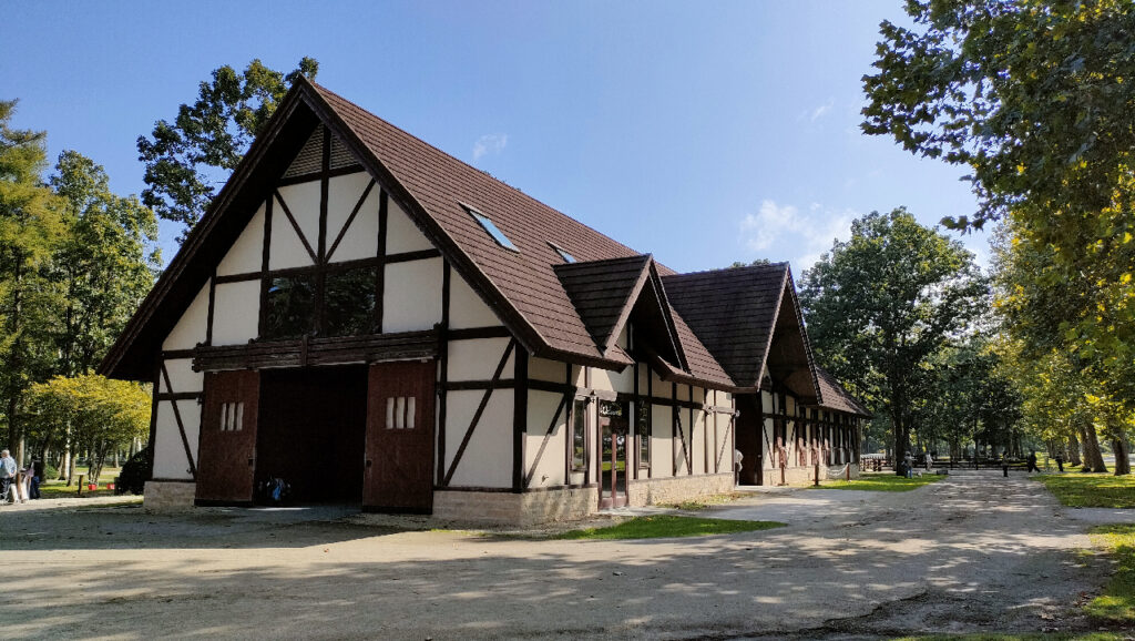 ノーザンホースパークのきゅう舎1