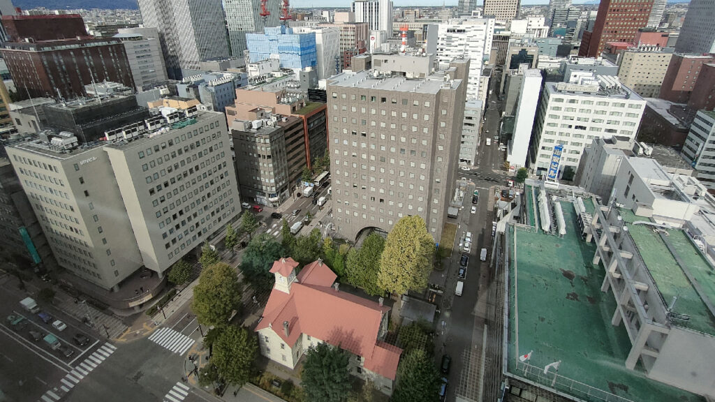 札幌市役所展望回廊から見下ろした札幌市時計台