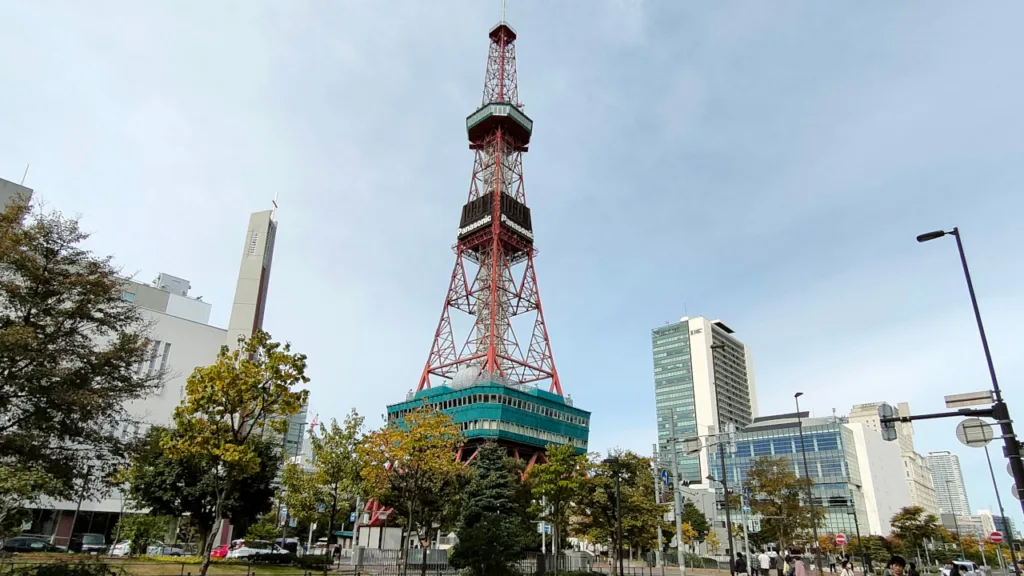 交差点から見たさっぽろテレビ塔
