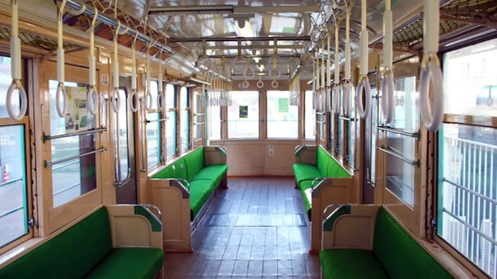 江ノ電の列車内