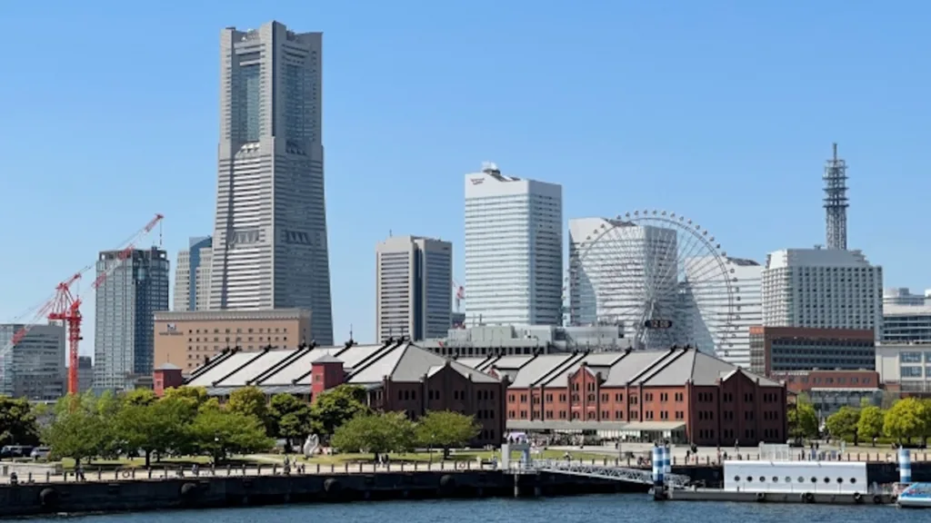 横浜赤レンガ倉庫と横浜ランドマークタワー