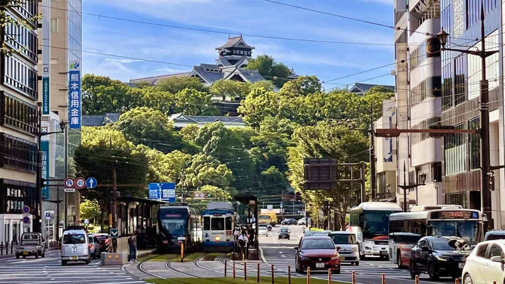 市内から眺める熊本城