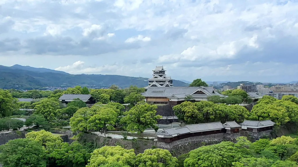近隣の建物から見た熊本城