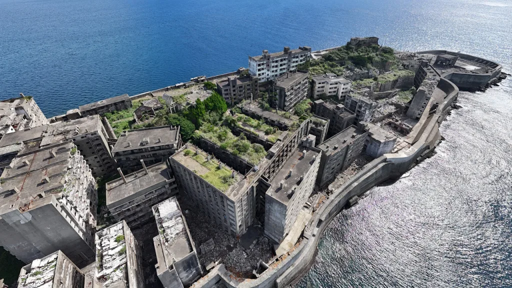 空から見た軍艦島