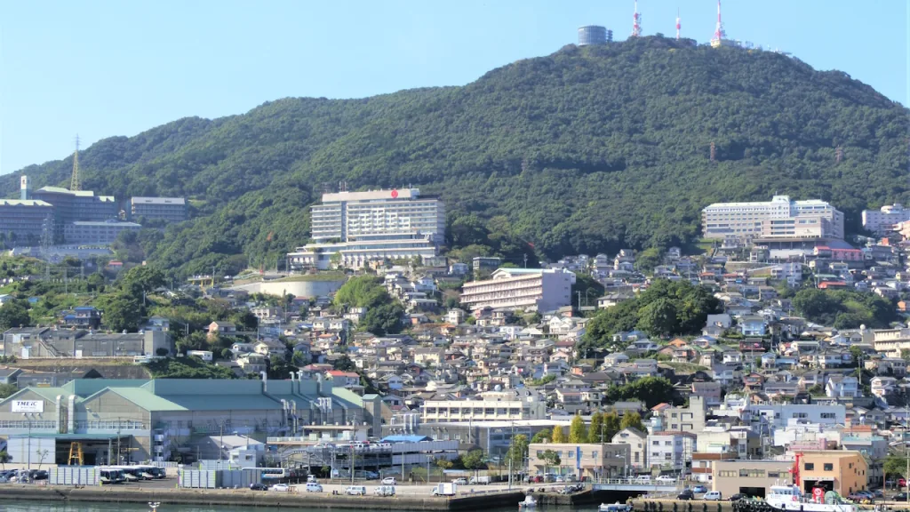 市街地から眺めた稲佐山