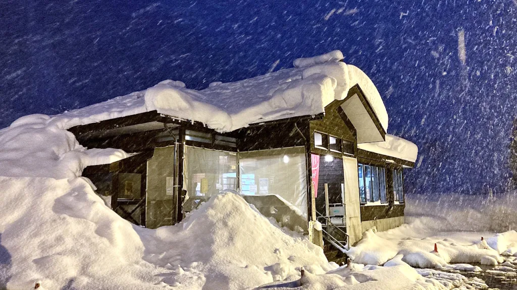 越後湯沢温泉の土樽共同浴場「岩の湯」