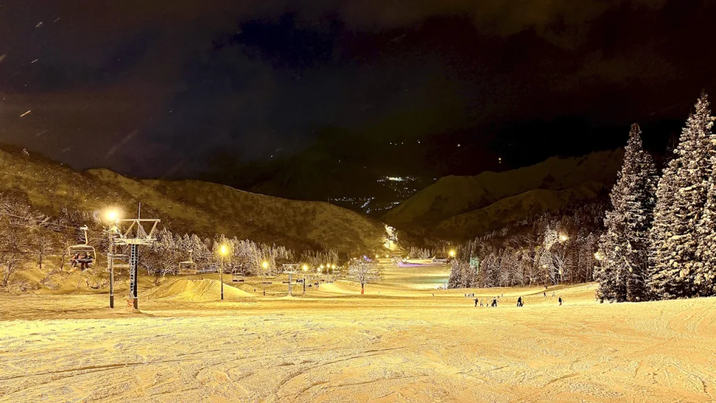 神立スノーリゾートのナイターの様子