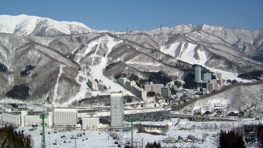 苗場スキー場から眺める苗場プリンスホテル