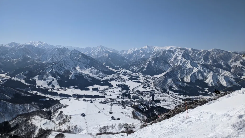 岩原スキー場のコースからの眺め