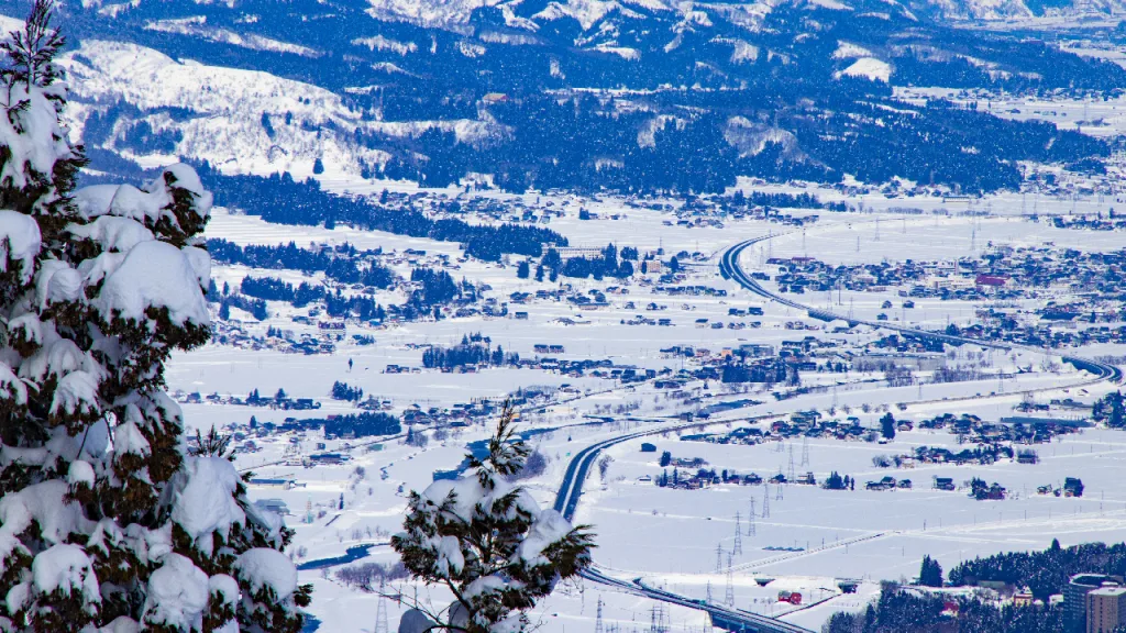 湯沢高原スキー場から眺めた湯沢町