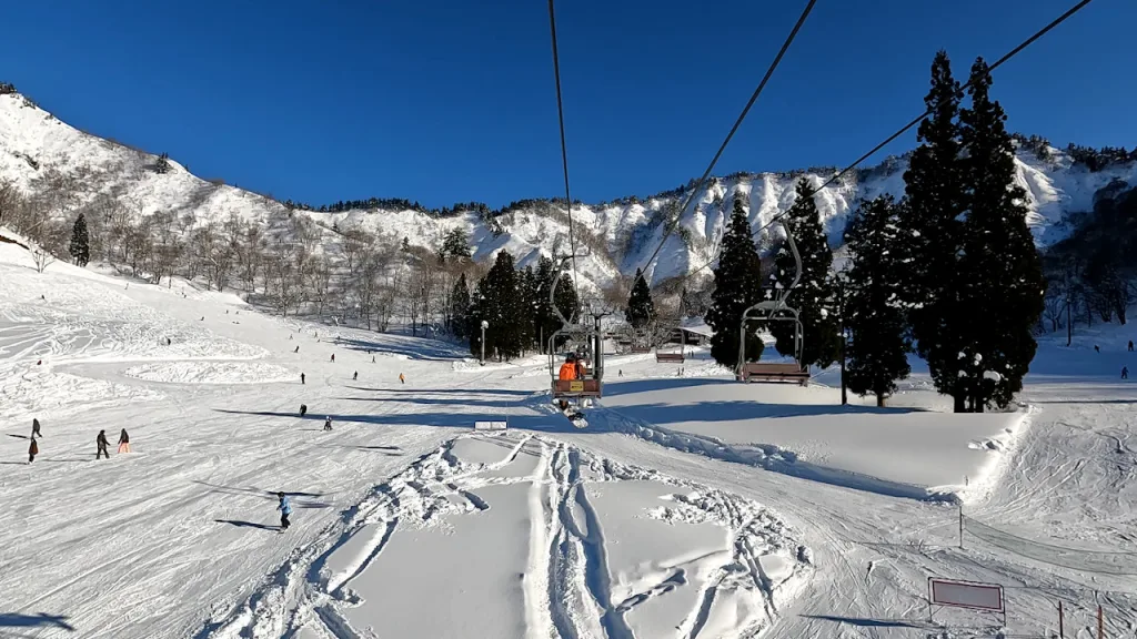 湯沢中里スノーリゾートのジョイフルコースとスマイルコースの合流地点
