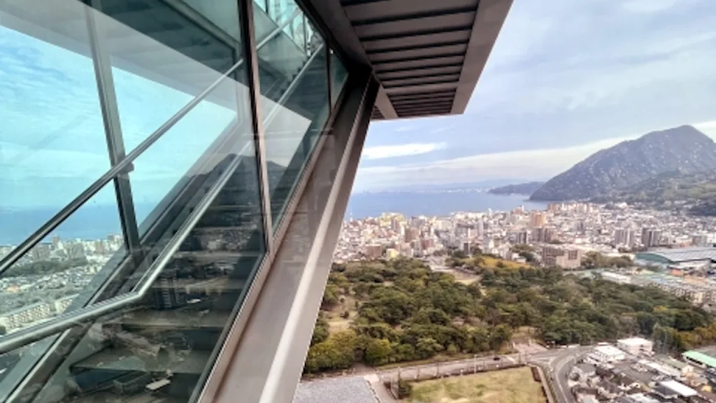 別府グローバルタワーの階段