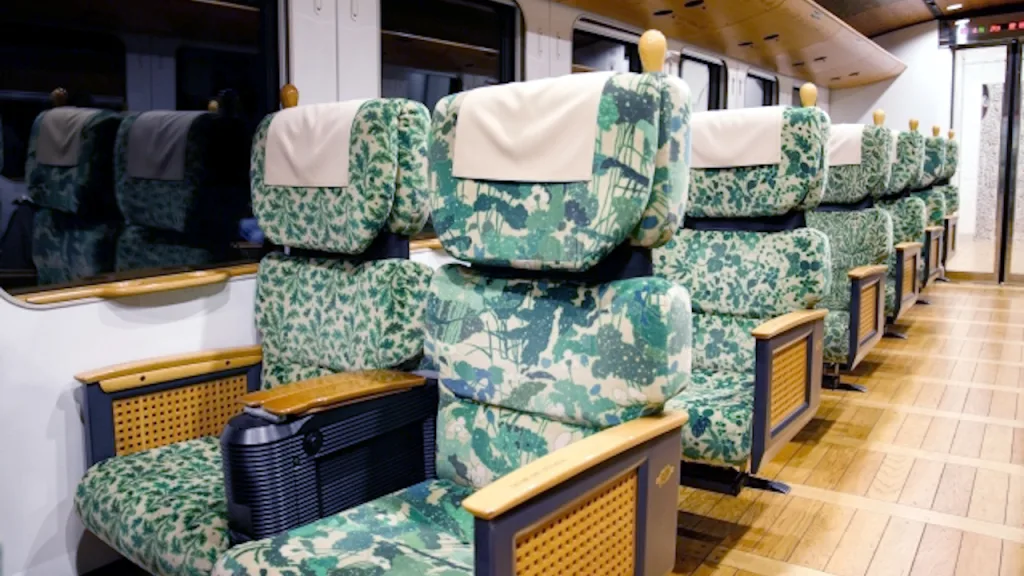 ゆふいんの森の座席