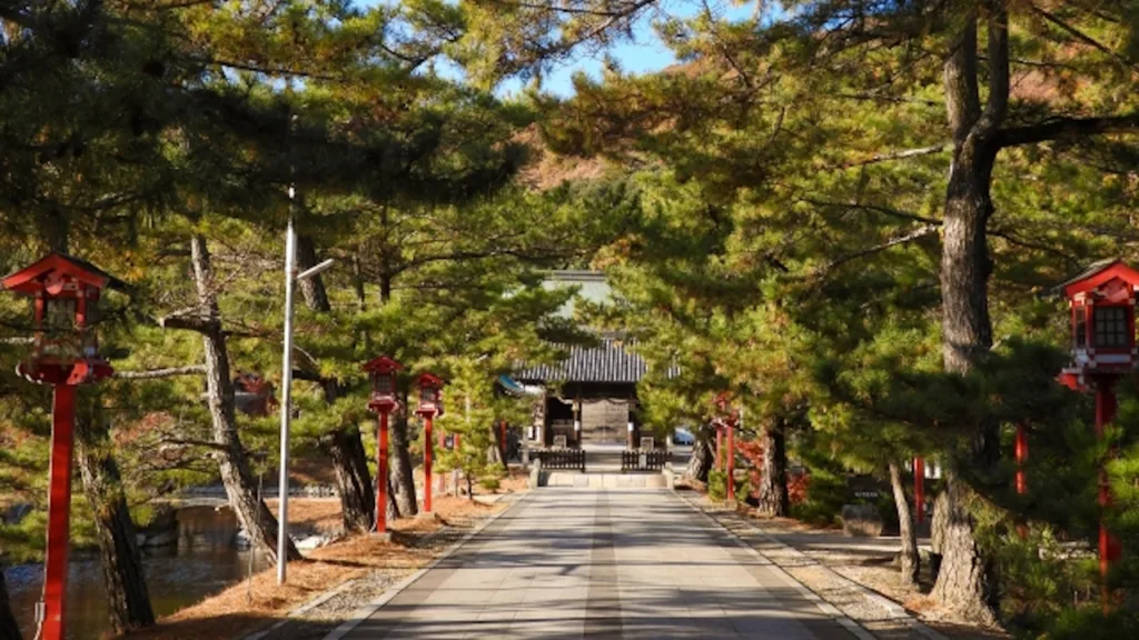 吉備津彦神社の参道