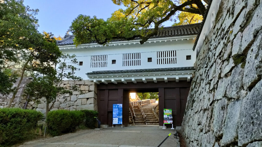 岡山城の廊下門