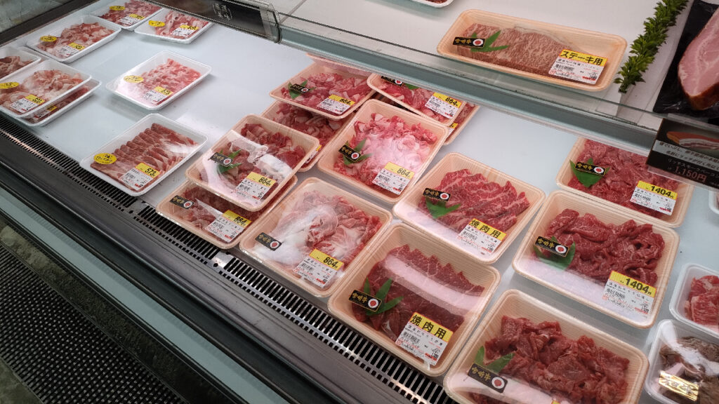 岡山市サウスビレッジの直売所ロードサイドマーケットのお肉コーナー