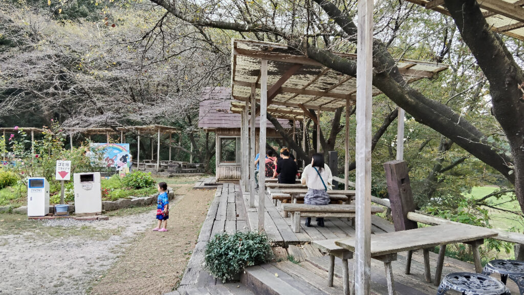 安富牧場の屋外ベンチ