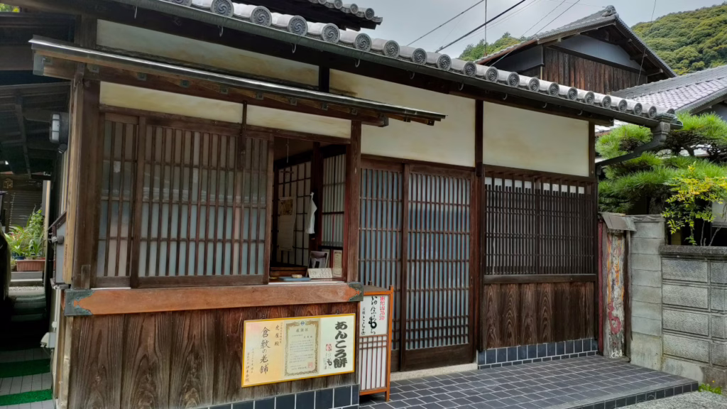 由加神社本宮の参道にあり江戸時代前期から続く老舗「元祖とら屋」