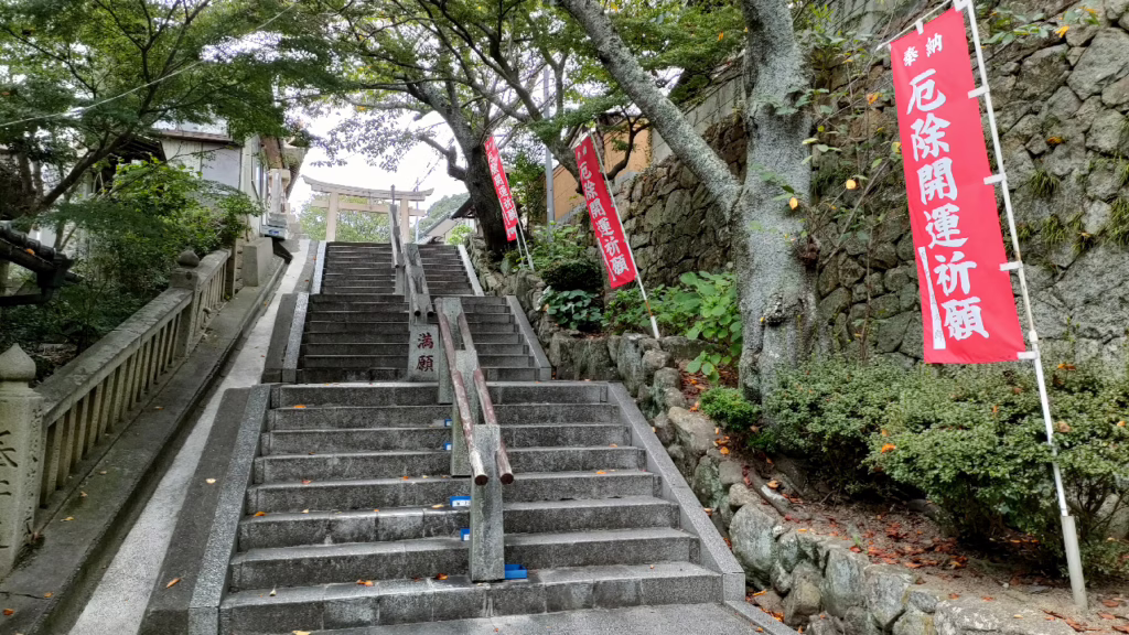 由加神社本宮の参道の石段