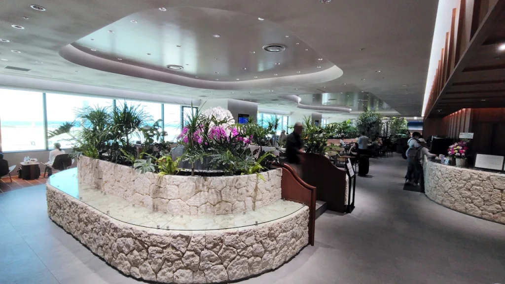 沖縄県 那覇空港のカードラウンジ「LOUNGE HANA」の全景