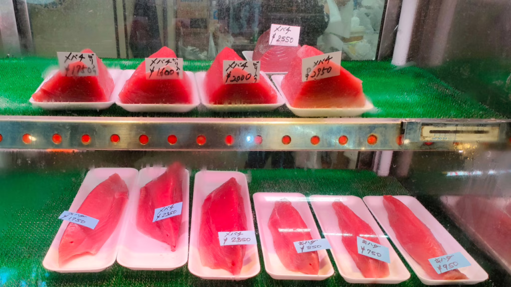 沖縄県 泊いゆまち マグロの刺身