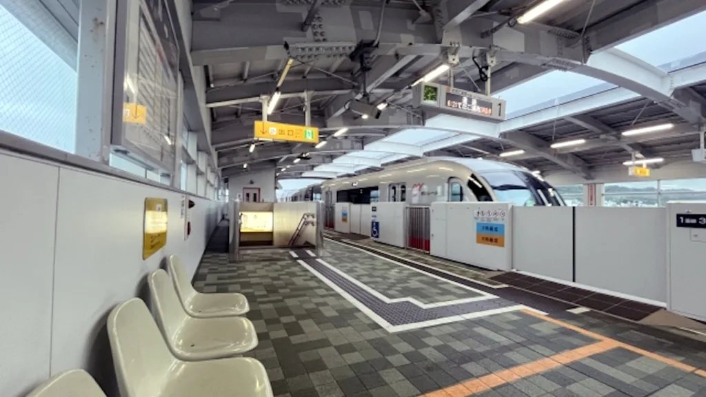 ゆいレールのプラットホーム