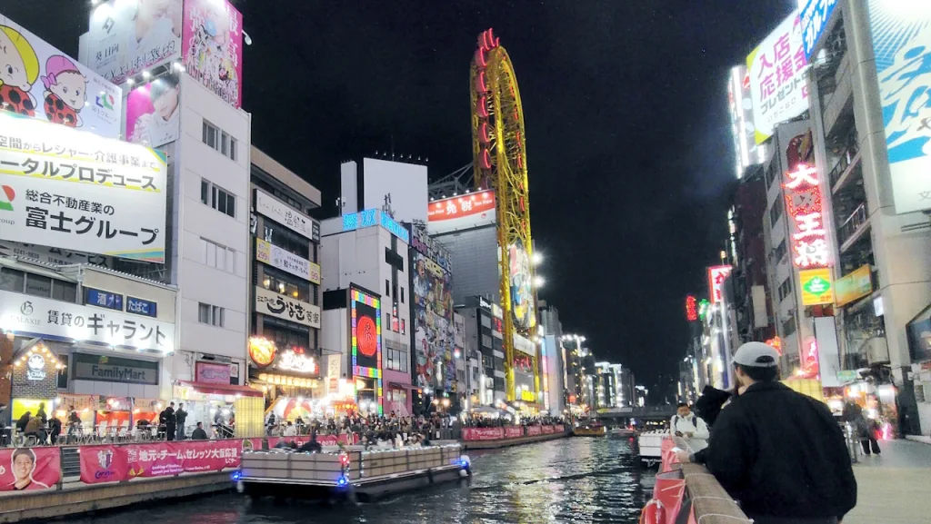 ドン・キホーテの縦長の観覧車「えびすタワー」