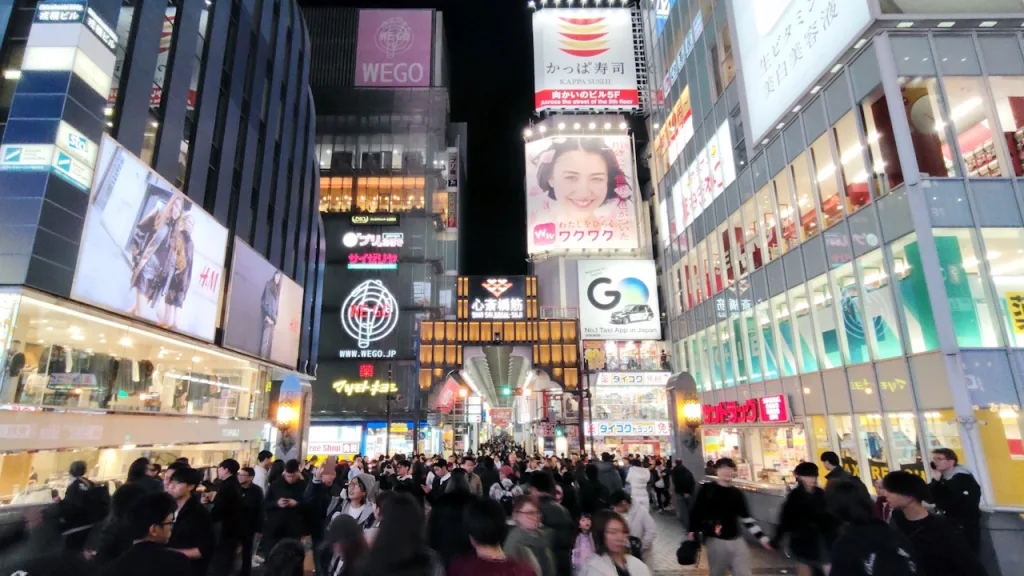 えびす橋に繋がる心斎橋筋商店街の入口