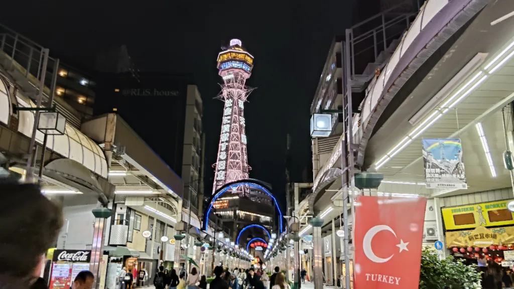 北西側から見た通天閣