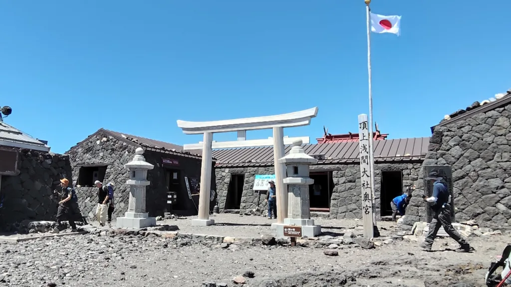 富士山頂にある浅間大社奥宮