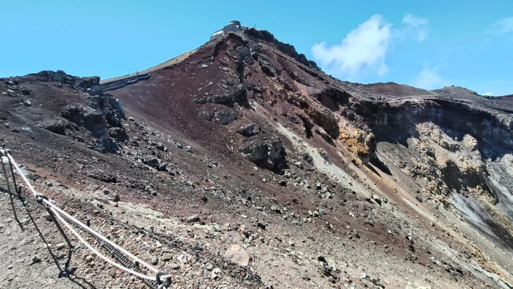 遠くから見た剣ヶ峰
