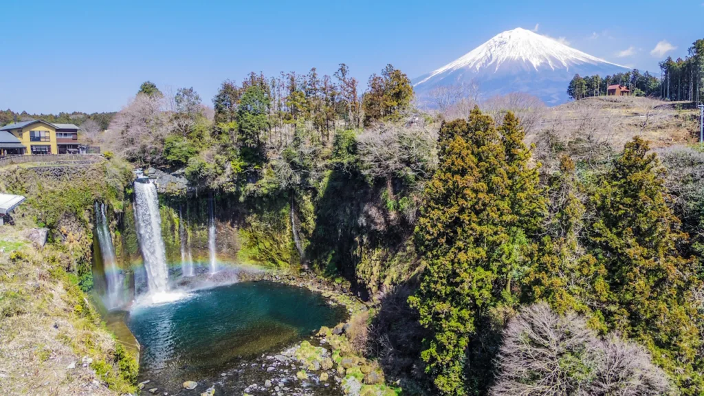 白糸の滝と富士山