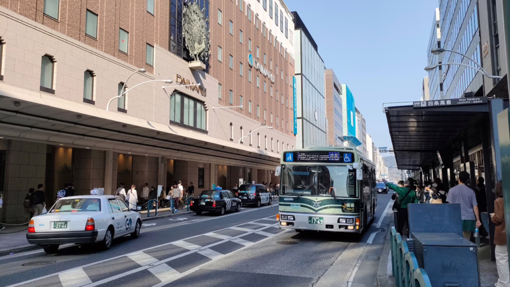 京都 大丸と京都市営バス