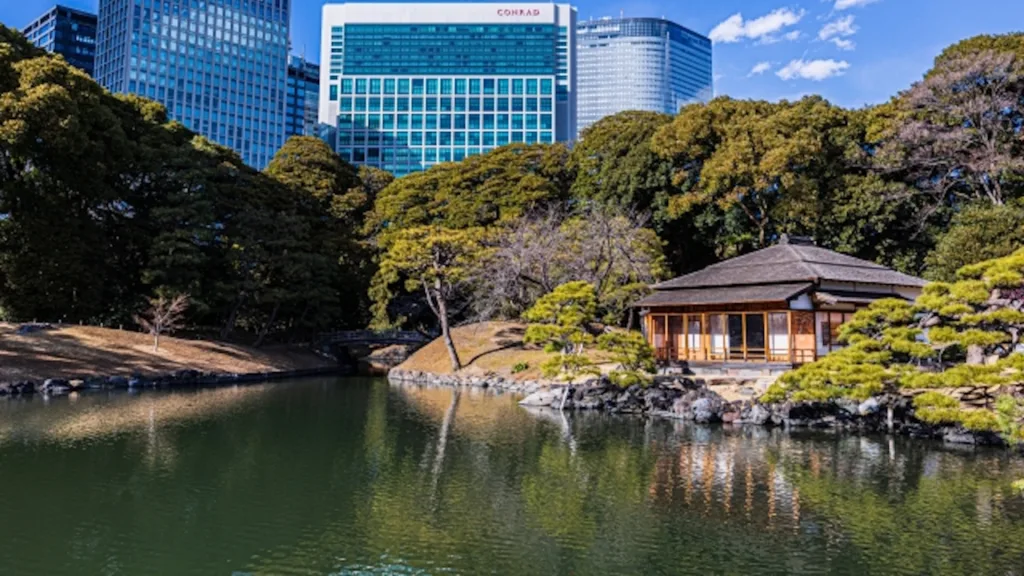 浜離宮恩賜庭園の燕の御茶屋とコンラッド東京