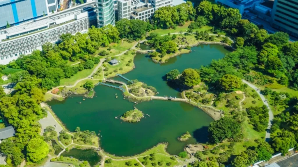 上空から見た旧芝離宮恩賜庭園